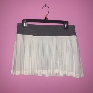 Lululemon - white pleated skirt